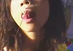 在泳池边的性高潮simpotnoy女孩（18岁）