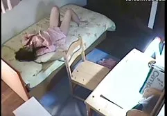 手淫在地板上