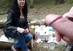 丰满的深色得到屁股性交