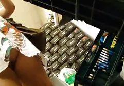 成熟的继母和年轻的刮胡子