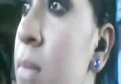 2女主人从屁股和阴部喂养奴隶