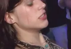 获得俏丽的女孩与男朋友的乐趣