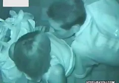 他妈的和一个漂亮的金发女郎。