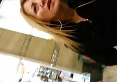 按摩为胡子拉碴的猫