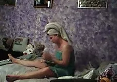 来自年轻女孩的脱衣舞（18岁）