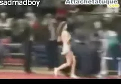 亚历克西斯·福特穿着校服（Reunion Romp）