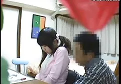 美丽的女孩（18岁）和黑色