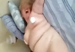可爱把自己锁在浴室里起飞
