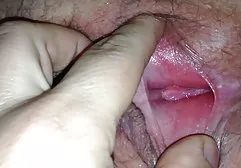 棕榈树下有一个美丽的chikoy混浊