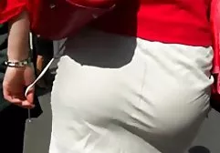 母亲在车库里
