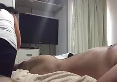 妈妈在浴室里