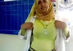 两个男孩他妈的黑色丝袜的女孩