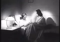 有点冲洗他熟睡的女孩
