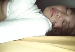 Limber女孩性交在地板上
